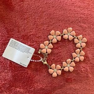 NWT Peach Colored Flower Bracelet Approx 8 3/4 Inches Long
